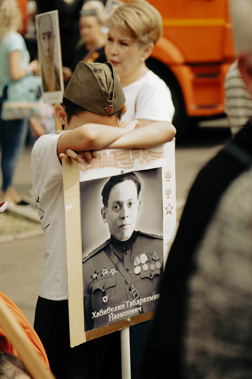 «Батырларға тағзым» – «Поклонимся героям»